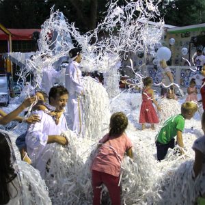 Бумажное шоу на праздник Одесса