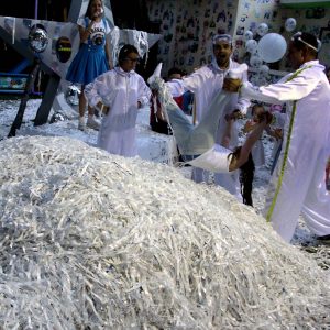 Бумажное шоу на праздник Одесса