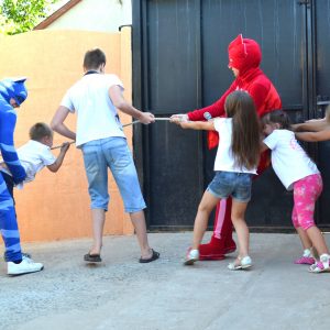 Перетягивание каната Герои в масках Заказать на праздник герои в масках