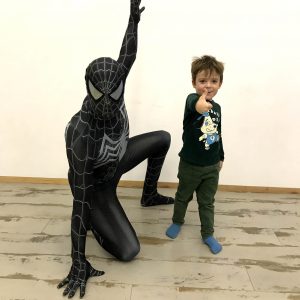 позируем человек паук