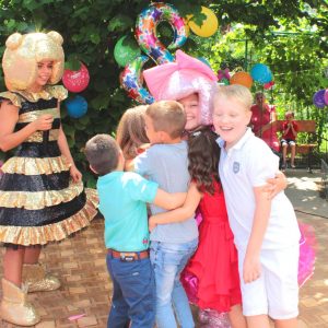 Обнимашки с лол лол обнимают