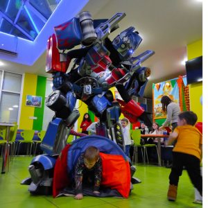 Автобот Оптимус Прайм, аниматоры одесса Организация детских праздников с роботами