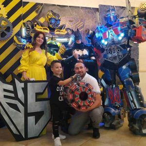 Мега шоу Роботов Бамблби и оптимус прайм