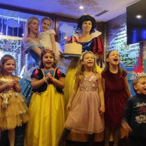 Белоснежка — аниматор на детский праздник в Одессе Белоснежка - детские аниматоры одесса