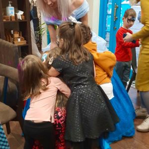 Аниматоры цена одесса Золушка праздник Цена Аниматоров на детский праздник Одесса