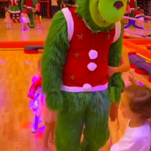 Гринч на новогодний детский праздник Одесса Новогодний детский праздник в Одессе с аниматором Гринчем