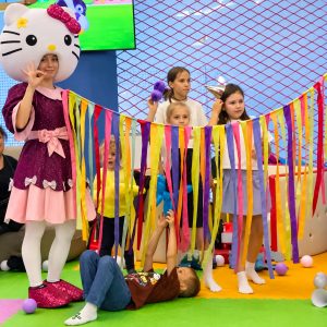 Hello Kitty ростовая кукла аниматор на детском празднике