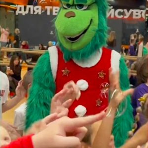 Grinch Kids Party Animator in Odesa Аниматор Гринч на детском празднике в Одессе