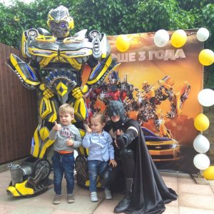 Бэтмен и Бамблби Бэтмен и Бамблби