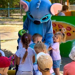 Lilo & Stitch Аниматор в костюме Стича развлекает детей на празднике в Одессе